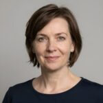Профессиональный портрет уверенного бизнесмена для услуг по SEO оптимизации карточек товаров на Wildberries